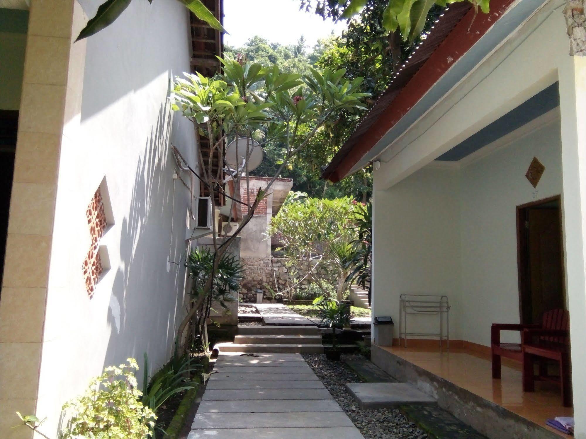 Family Garden Homestay Mangsit Exterior foto