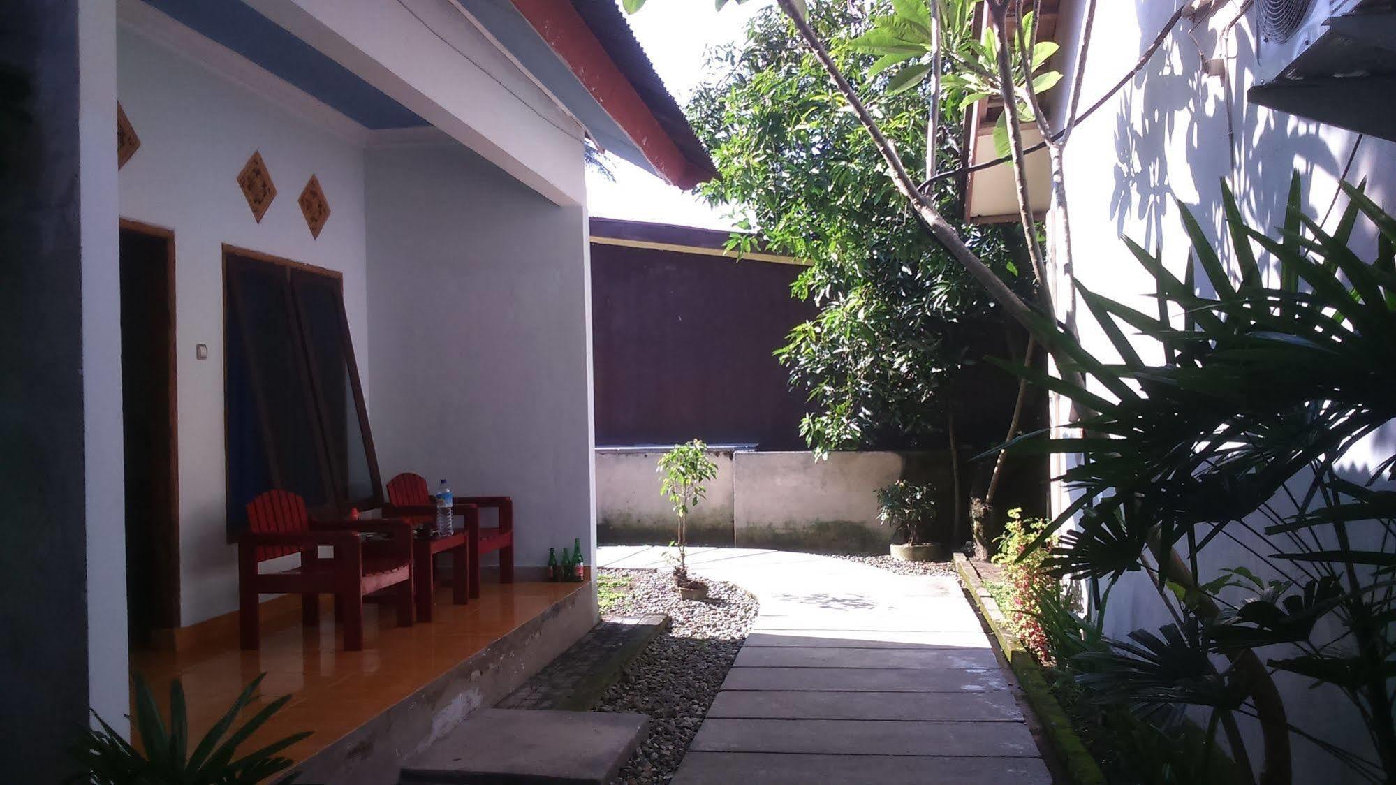 Family Garden Homestay Mangsit Exterior foto