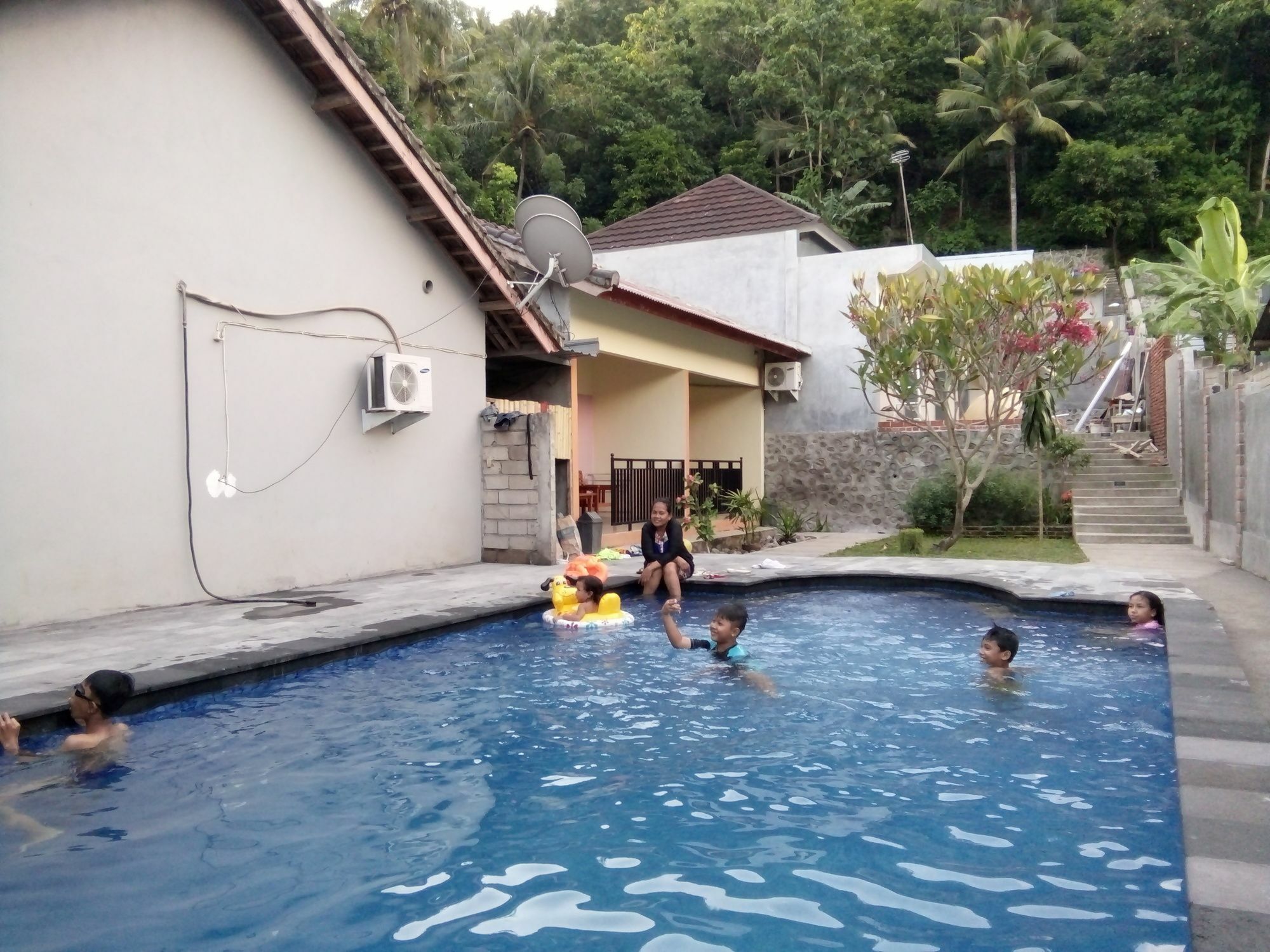 Family Garden Homestay Mangsit Exterior foto